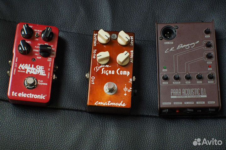 Гитарные педали, микрофоны и стойки