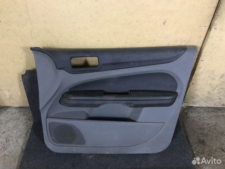 Обшивка передней правой двери форд фокус 2