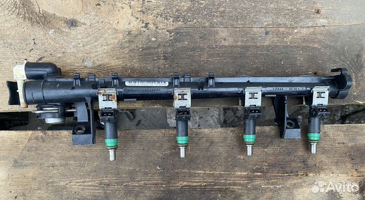 Топливная рампа,форуснки Ford Focus 2 1.6 рест