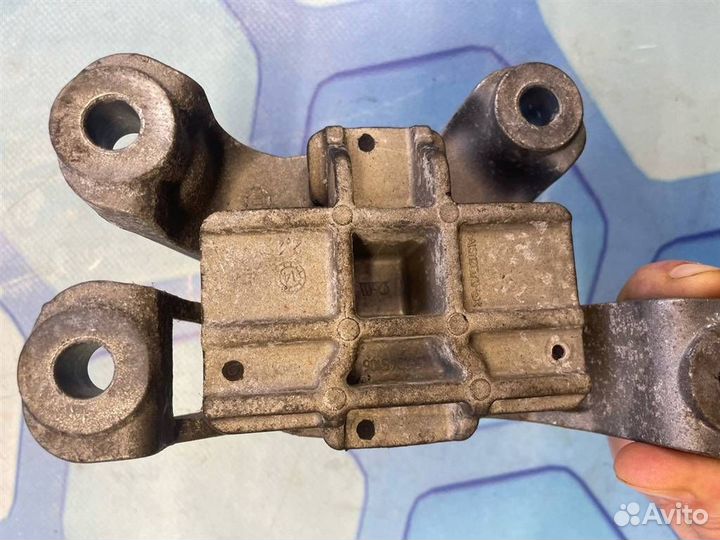 Опора кпп 678435501