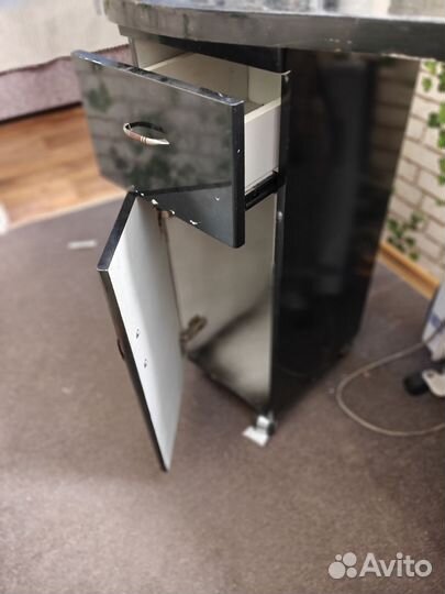 Маникюрный стол бу