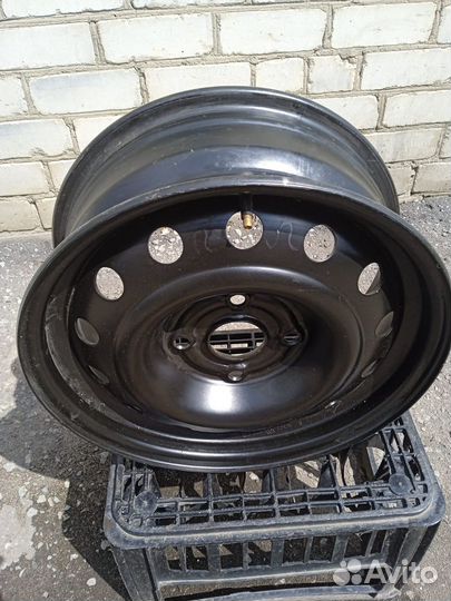 Штампованный диск r 15