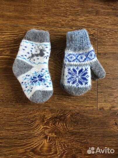 Детские варежки и носки вязаные