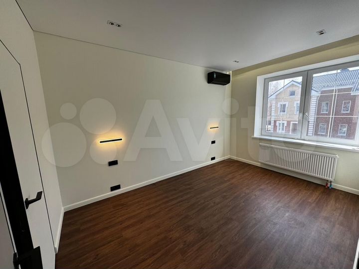 4-к. квартира, 125 м², 1/3 эт.