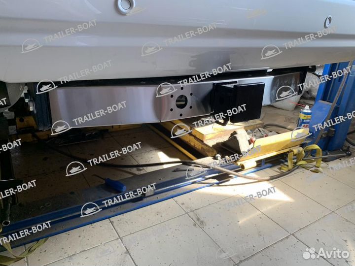 Фаркоп Lexus LX570 16-нв с нерж. наклад. под квадрат, 50мм 41262