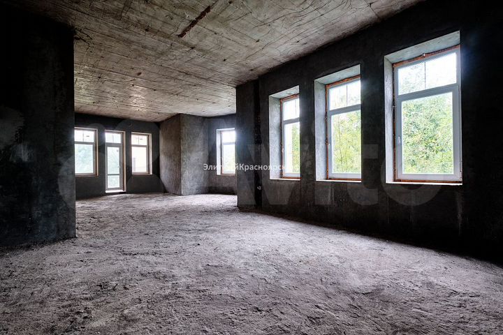 Дом 720 м² на участке 50 сот.