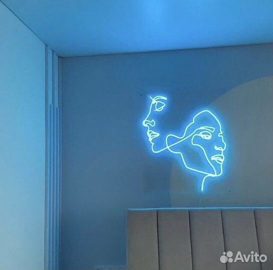 Неоновая вывеска