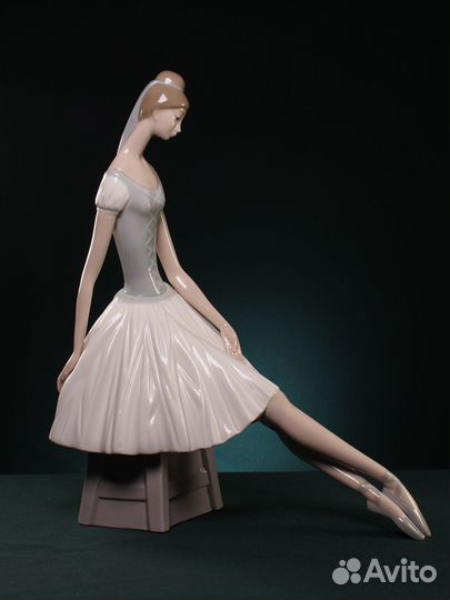 NAO (LLadro) Фарфоровая статуэтка 