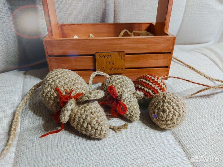Корзинки и игрушки для животных