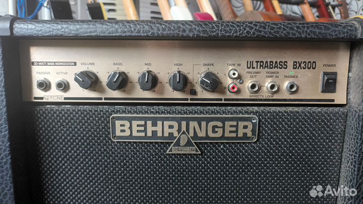 Басовый комбоусилитель Behringer Ultrabass 30W