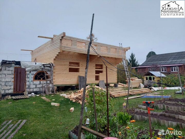 Дома срубы из бруса 9х9 с крыльцом и балконом и