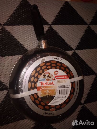 Сковорода tefal новая с крышкой