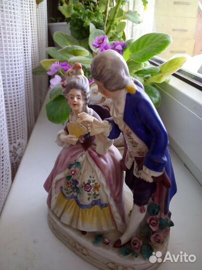 Фарфоровая статуэтка 