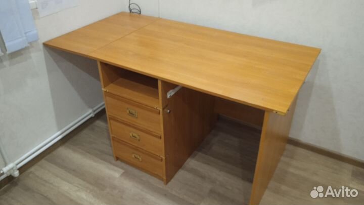 Письменный стол