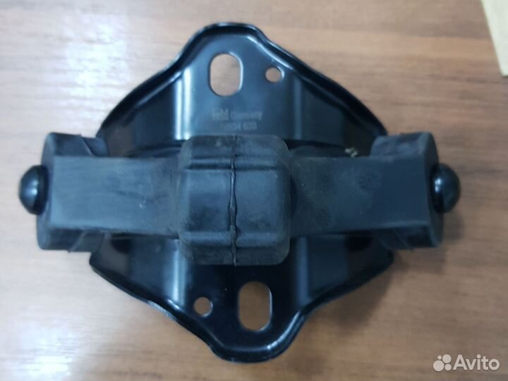 Крепление глушителяAudi A4/A6, VW Passat 1.6/1.8