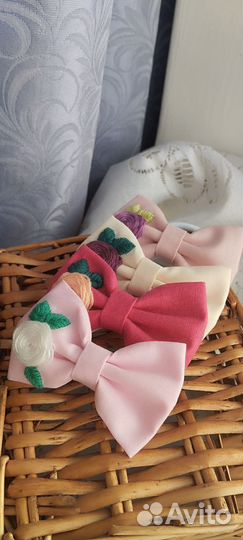 Бантики с вышивкой на 8 марта