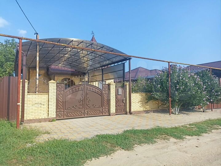 Дом 180 м² на участке 5 сот.