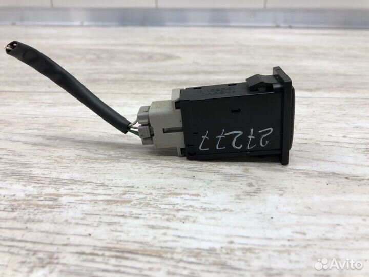 Кнопка обогрева сидений Toyota Corolla Verso