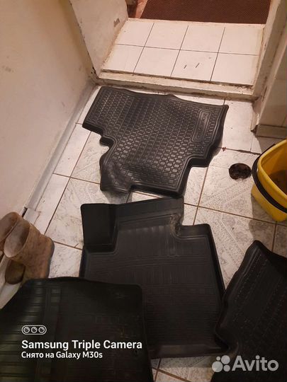 Автомобильные коврики резиновые