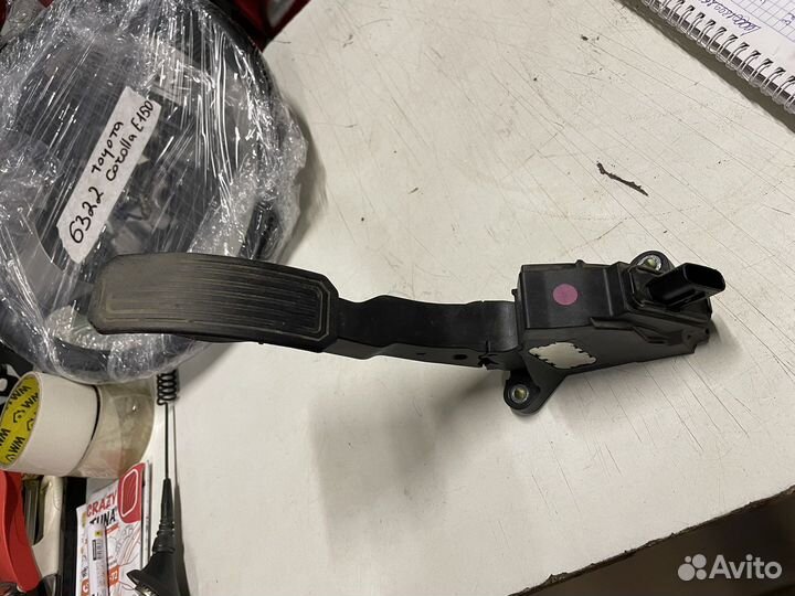 Педаль газа Toyota Corolla E150 2006-2013