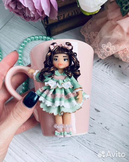 Кружка с декором из полимерной глины