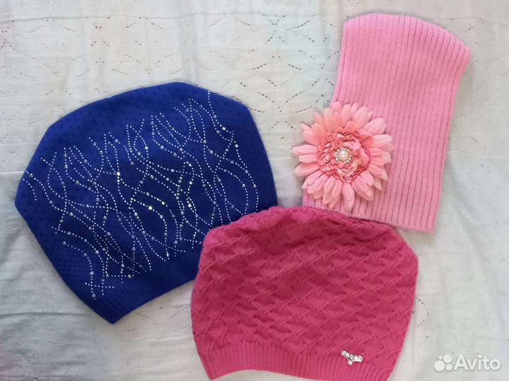 Шапка для девочки 3 розовые, белая и синяя 52 рр