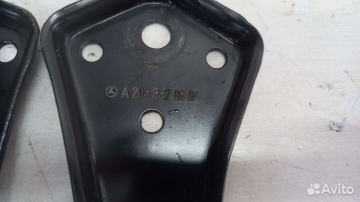 Кронштейн заднего подрамника Mercedes GLC C253