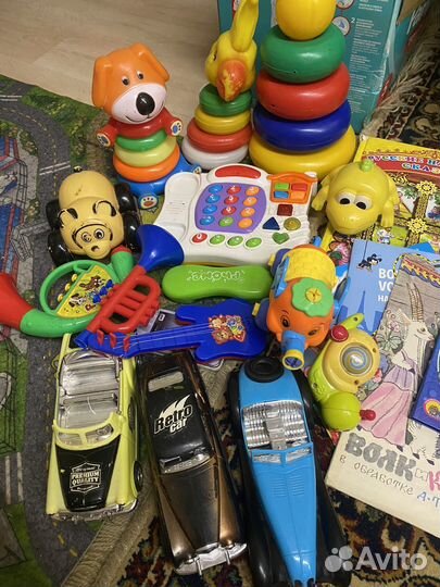Детские книги и игрушки пакетом