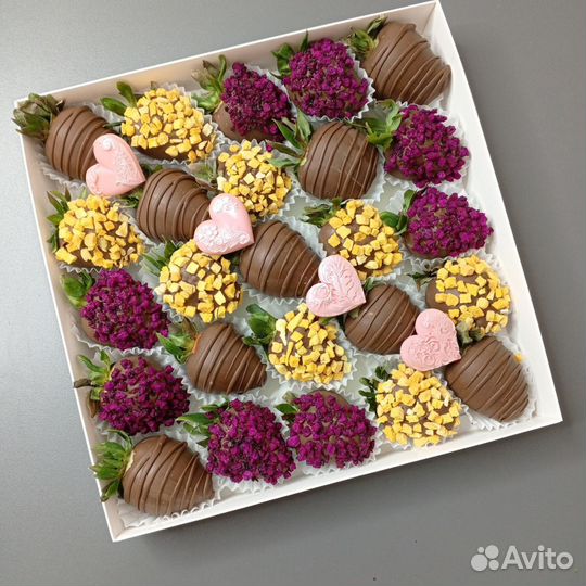 Клубника в шоколаде 25-30 ягод с сердечками