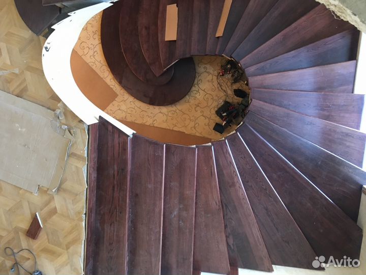 Деревянные лестницы и кованные перила