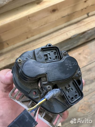 Электропривод зеркала правого с памятью