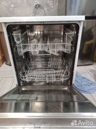 Посудомоечная машинка zanussi