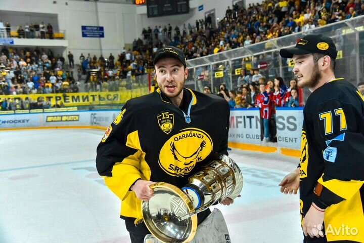 Тренер вратарей по хоккею с шайбой