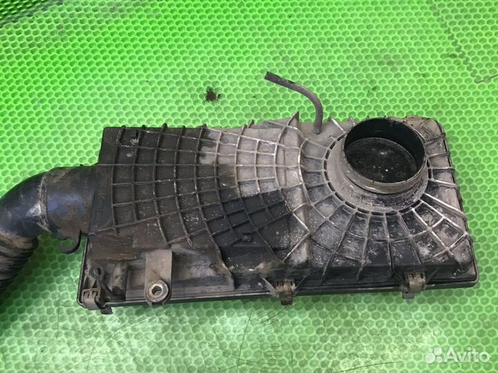 Корпус воздушного фильтра на Nissan Almera N15