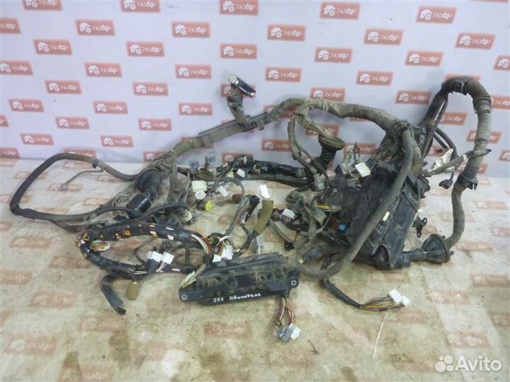 Проводка моторного отсека Toyota Prius NHW20