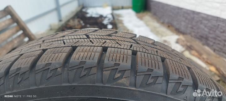 Yokohama Ice Guard IG60 215/50 R17