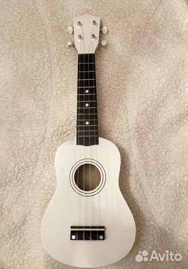 Укулеле белая