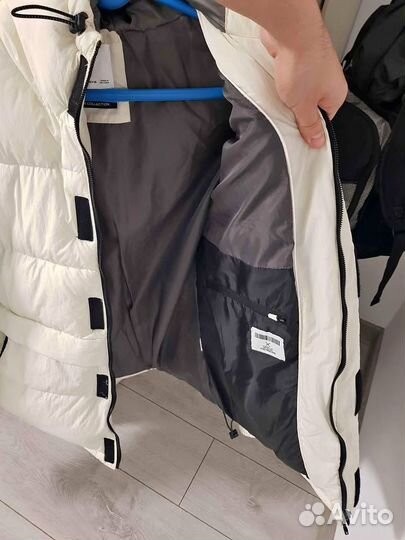 Продам зимний пуховик Bershka белый