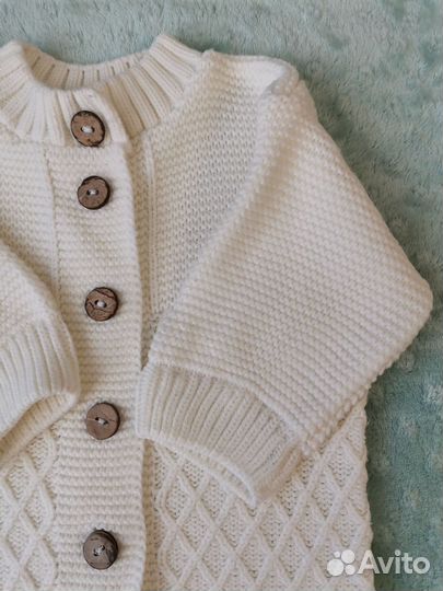 Вязаный костюм для новорожденного