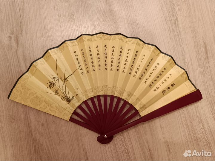 Веер деревянный в японском стиле