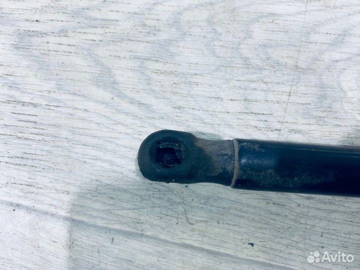 Амортизатор двери багажника Ford Focus седан 1.6