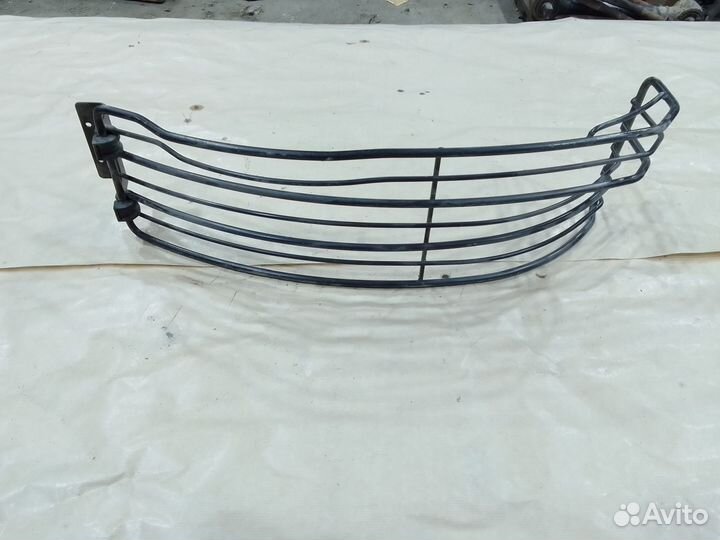 Защитная сетка фары левая Scania