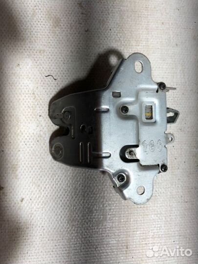 Замок багажника задний Hyundai Solaris 2011-2017