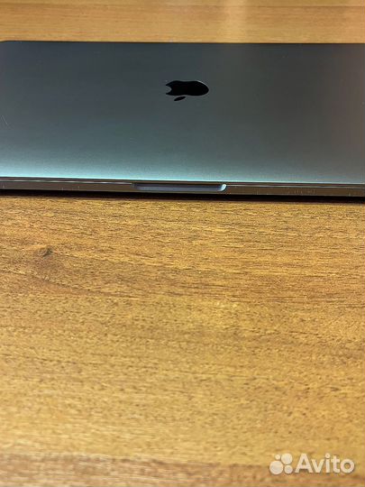 MacBook pro 15.4 / 2019 г. / i7 2.6 / Radeon Vega