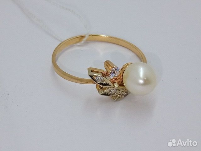 Кольцо с синтетическим камнем Золото