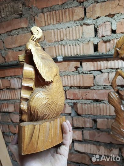 Резной медведь из дерева