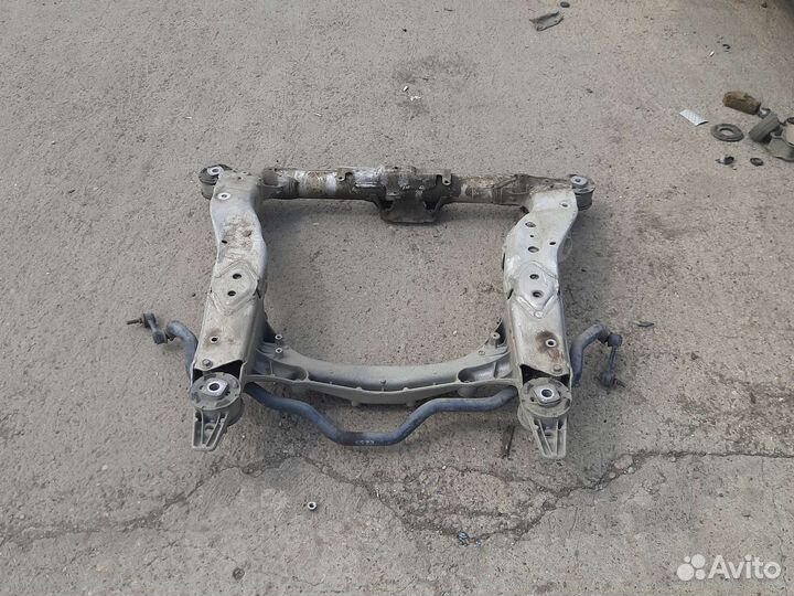 Подрамник передний Honda Legend