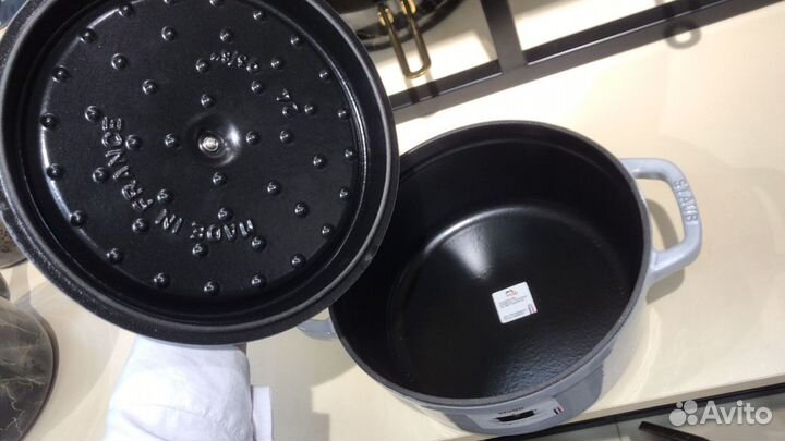 Кастрюля чугунная Staub