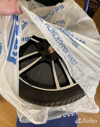 Колеса на porsche cayenne r21 разноширокие