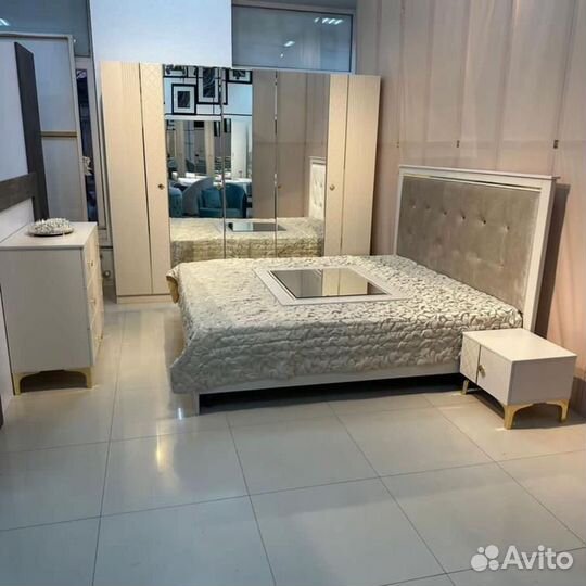 Спальный гарнитур